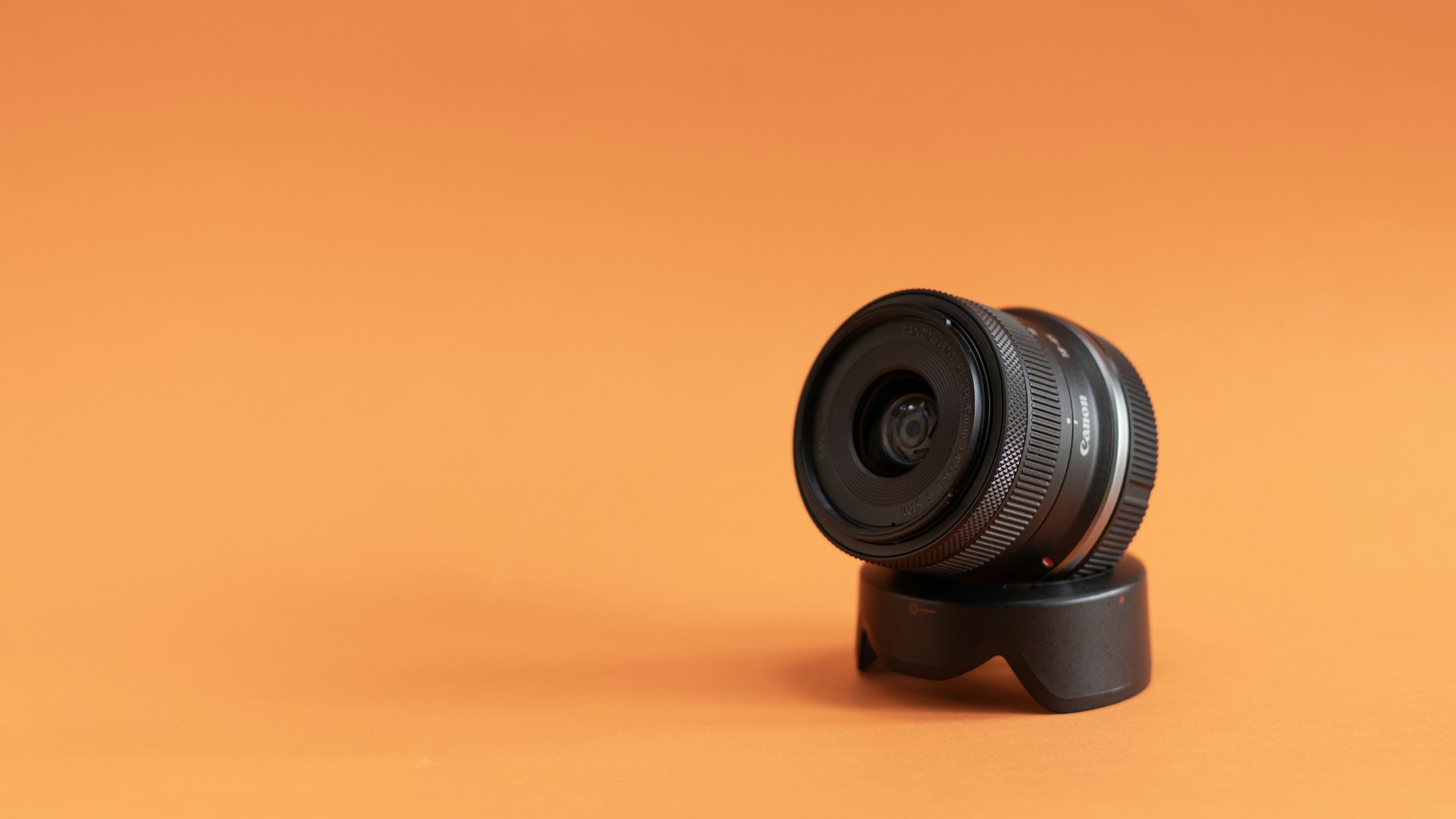 Product photography setup with a camera lens and well-lit items on a clean surface